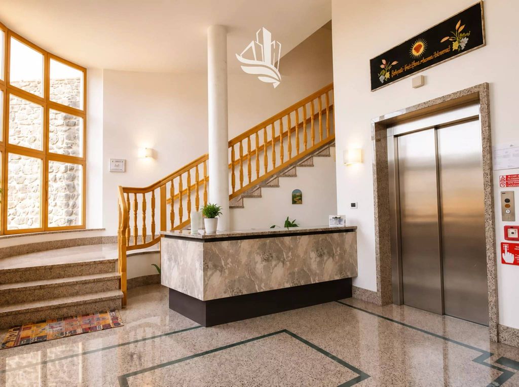 10 room luxury Hotel for sale in Bolzano, Trentino-Alto Adige - Vista 3
