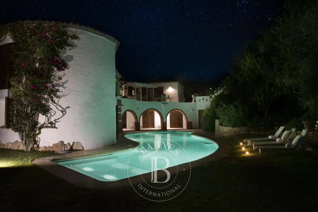 12 room luxury Villa for sale in Porto Cervo, Sardinia - More
