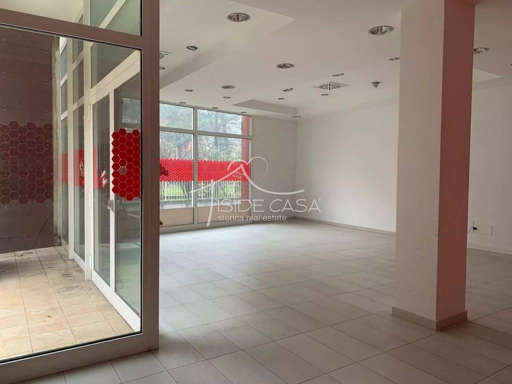 Office space for rent in Mantova, Lombardy - Altro
