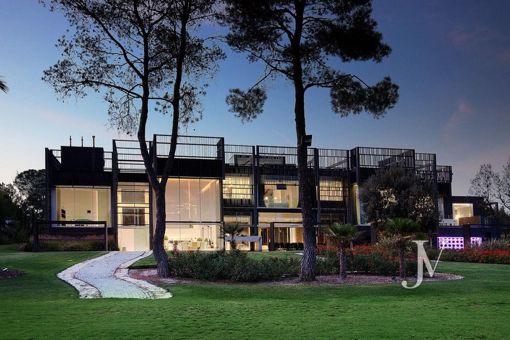 8 room luxury House for rent in Madrid, Autonomous Region of Madrid