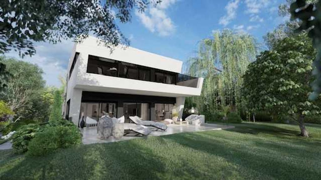 6 room luxury House for sale in Madrid, Spain 127980620