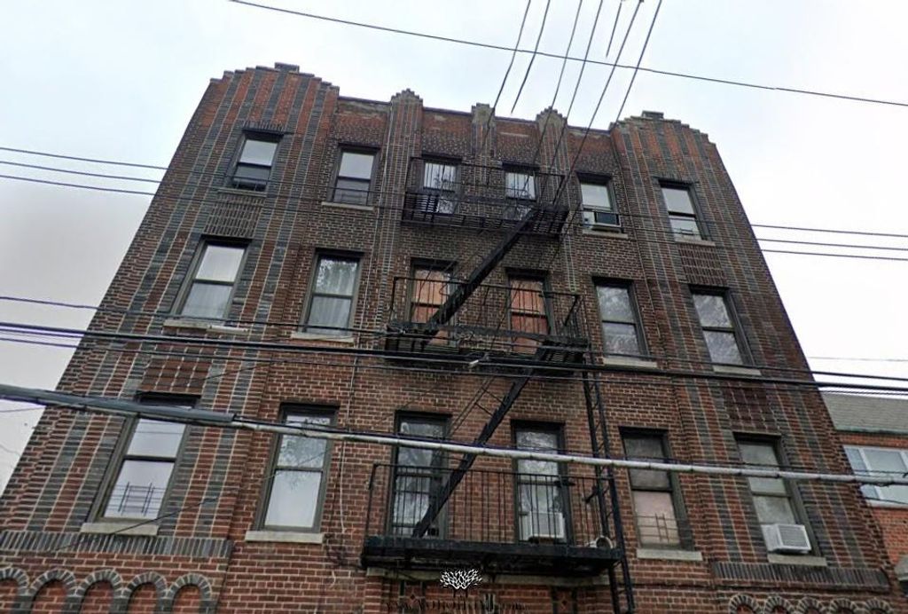 Luxury Apartment for sale in 968 Burke Avenue, bronx, Bronx County, New