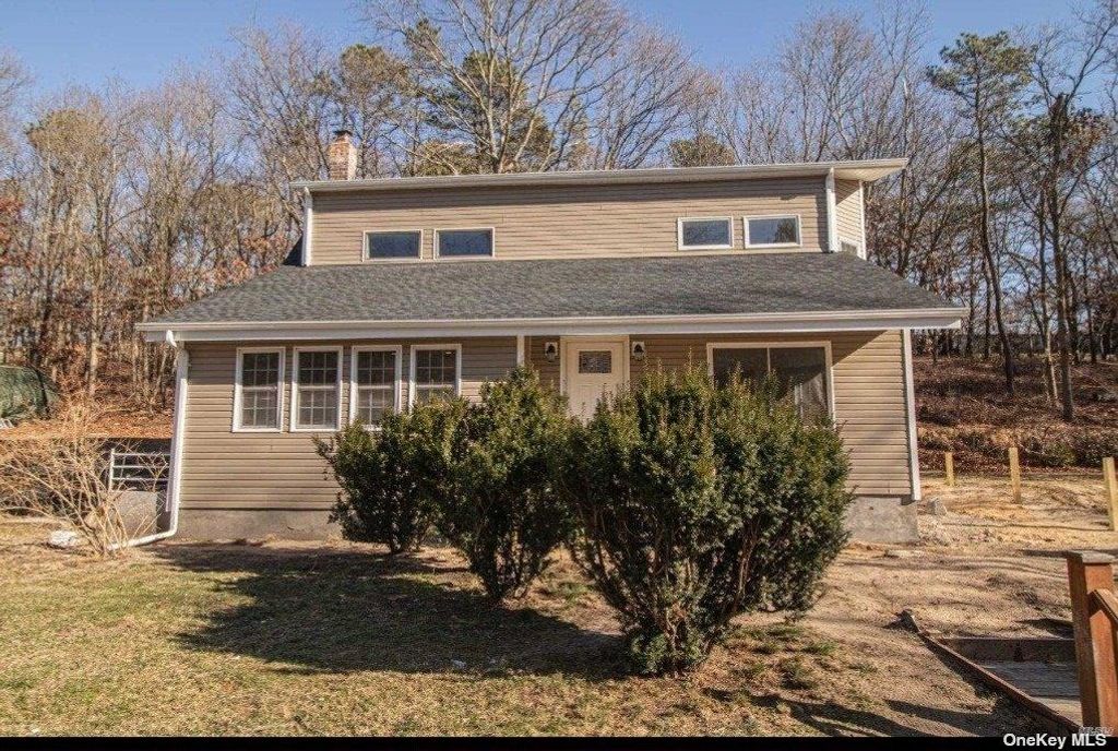 5 room luxury House for sale in Shirley, New York 129729353