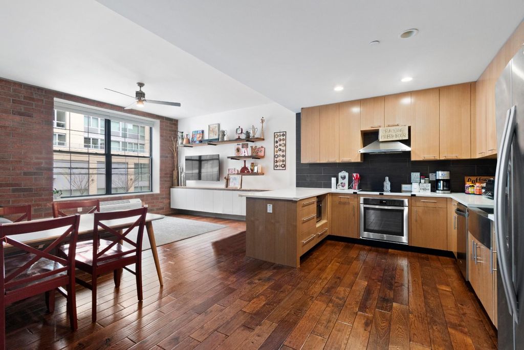 3 room luxury apartment for sale in 42-60 crescent street, long island city, queensbridge houses, new york