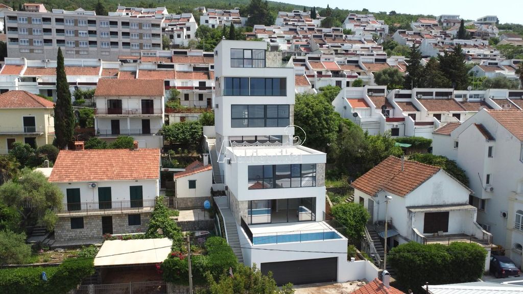 Особняк 200 м2 в продажа Тиват, Tivat