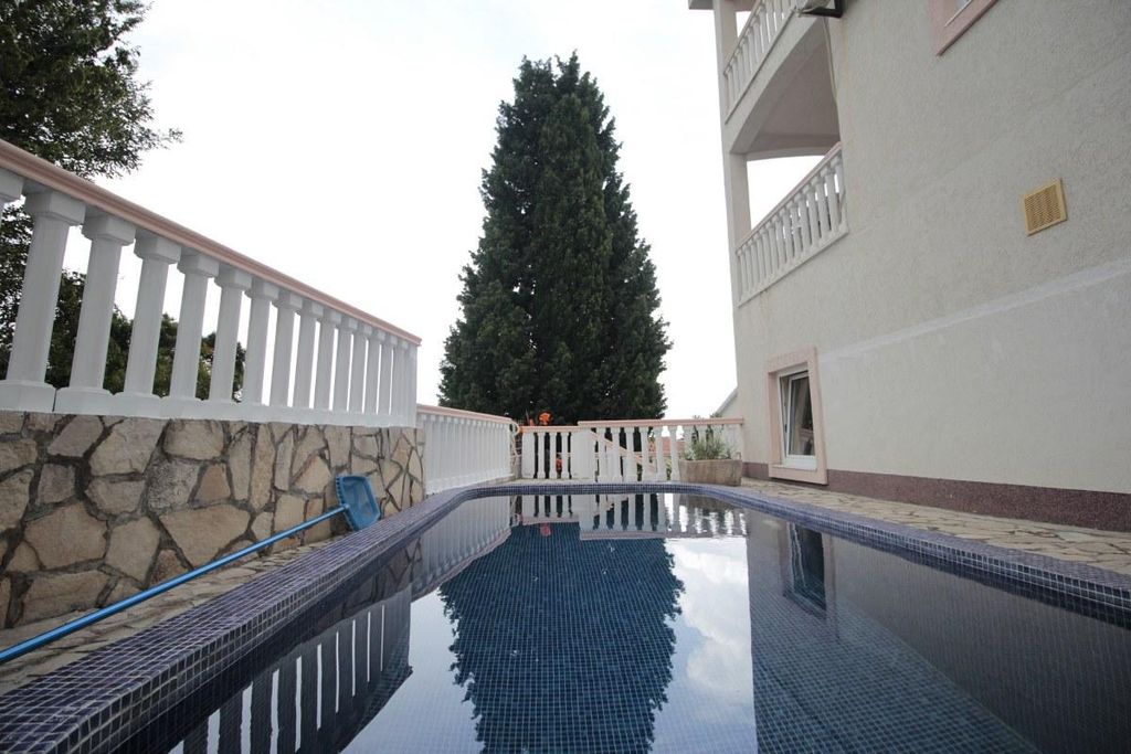 Luxury Hotel for sale in Bar 88610905