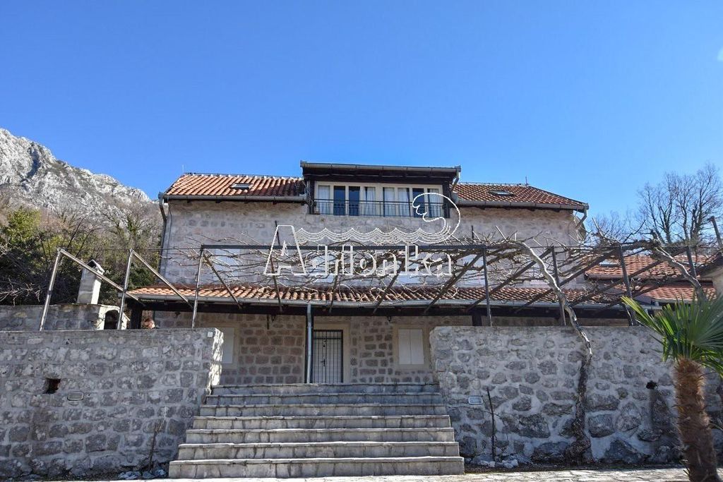 Эксклюзивный Особняк 324 м2 в продажа Котор, Kotor