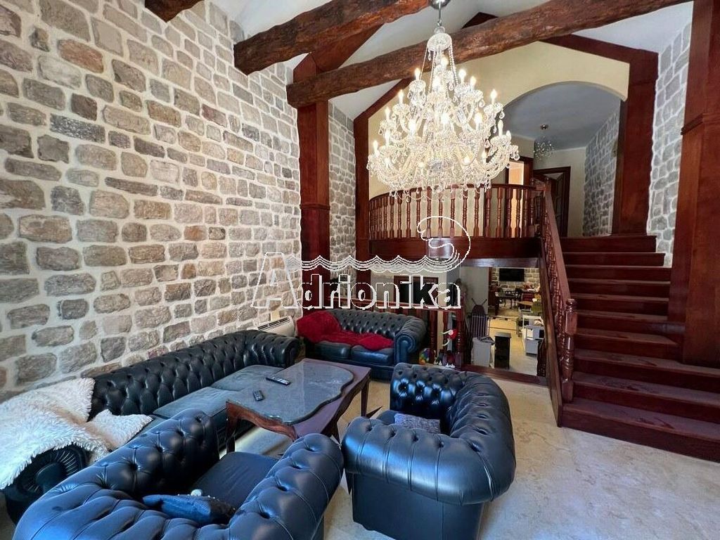 Престижный Особняк в продажа Херцег-Нови, Черногория