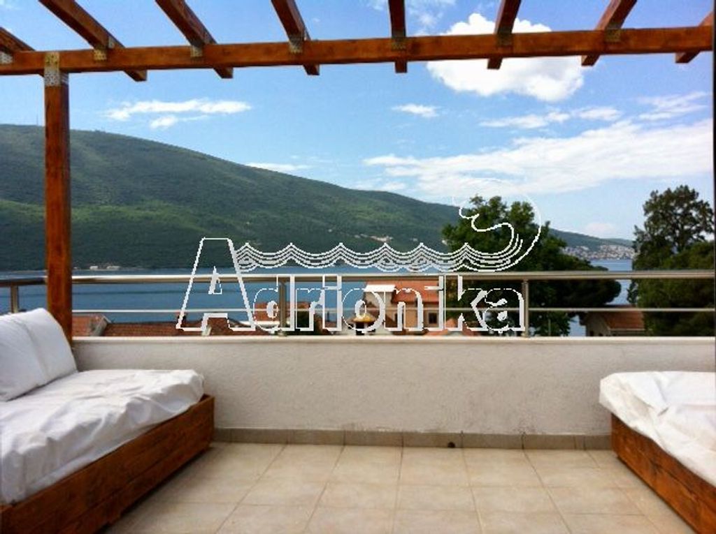 Элитная квартира в продажа Херцег-Нови, Herceg Novi