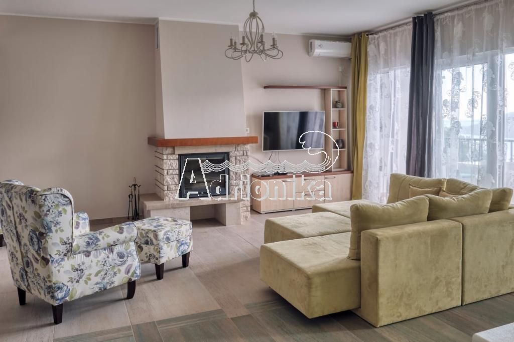 Элитная квартира 135 м2 в продажа Херцег-Нови, Черногория