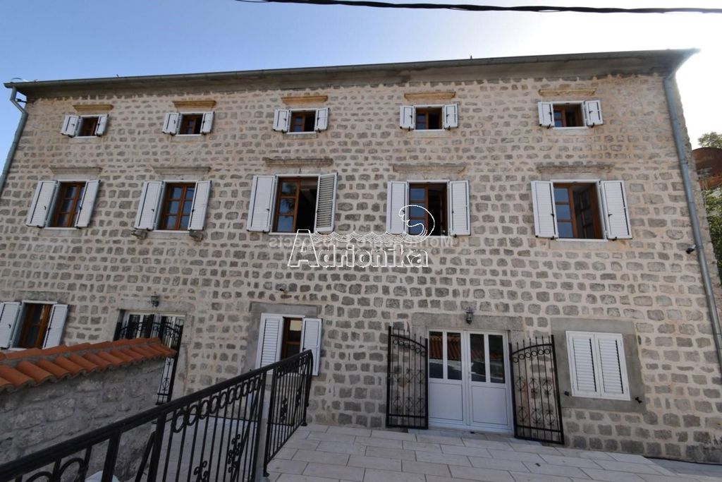 Престижный Особняк 327 м2 в продажа Котор, Kotor