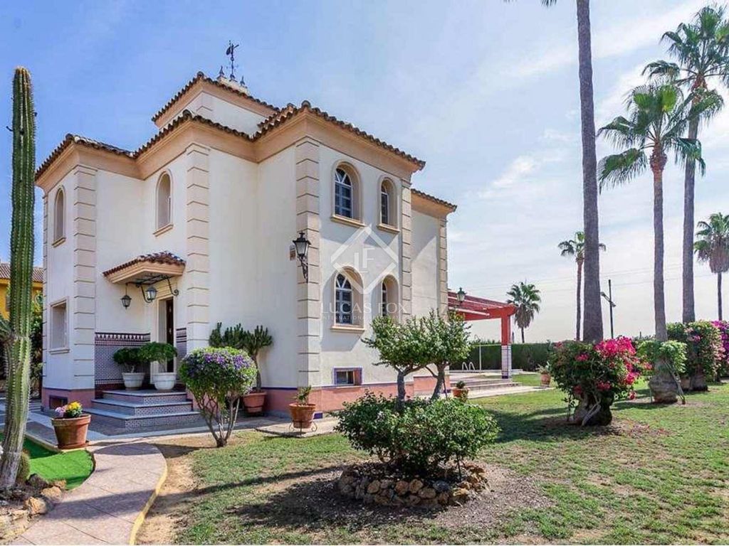 6 room luxury Villa for sale in Seville, Andalusia 128415441