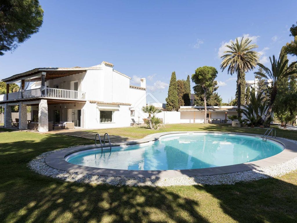 7 room luxury Villa for sale in Sitges, Spain 53385525