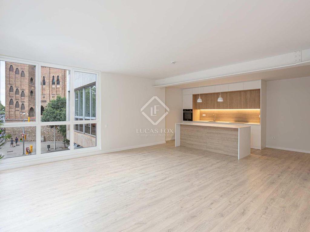 3 room luxury Flat for sale in Barcelona, Spain 128970196