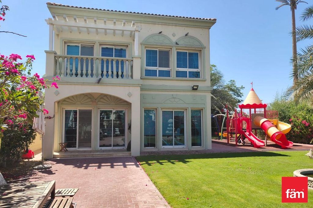 Prestigiosa villa di 204 mq in affitto Dubai, Emirati Arabi Uniti