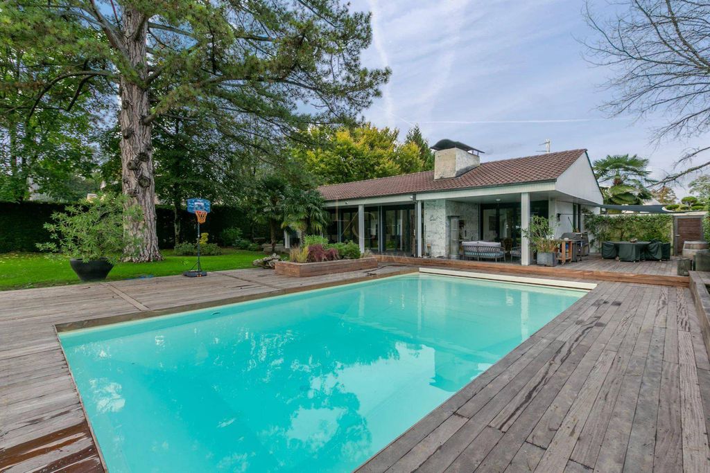 Luxury 7 room Detached House for sale in Bellevue, Switzerland