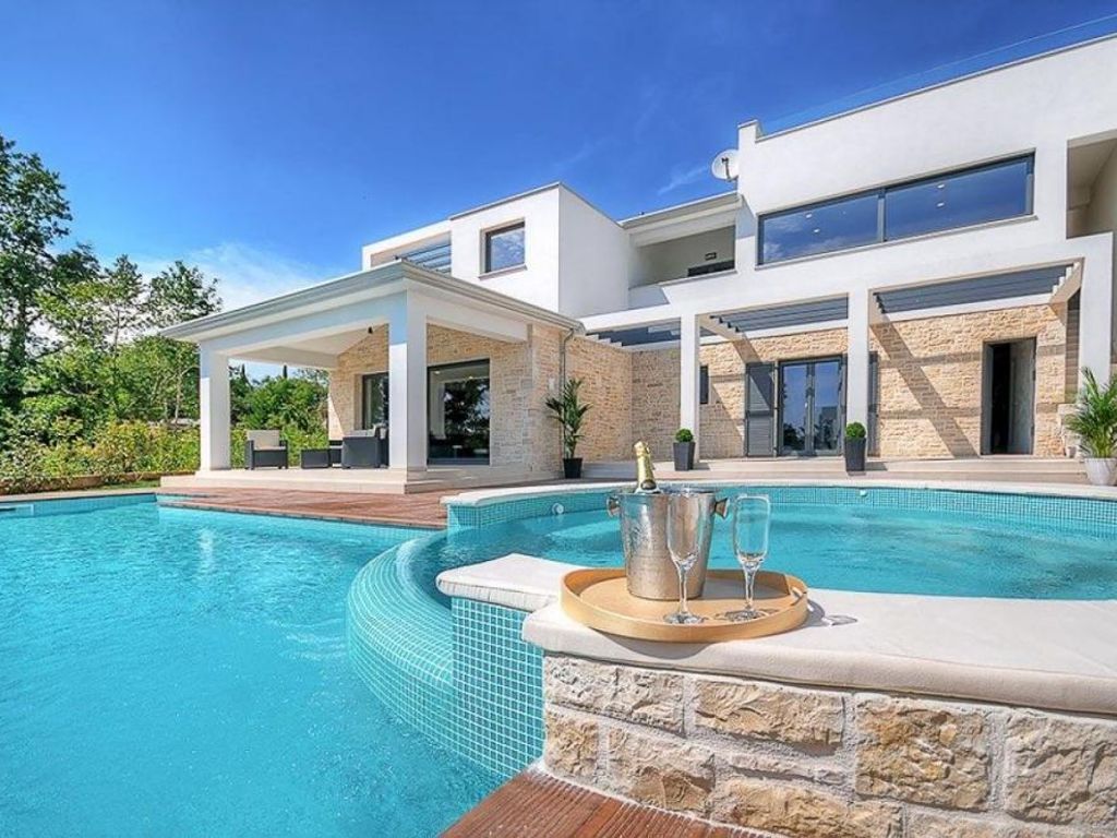 5 bedroom luxury Villa for sale in Poreč, Croatia 119687685