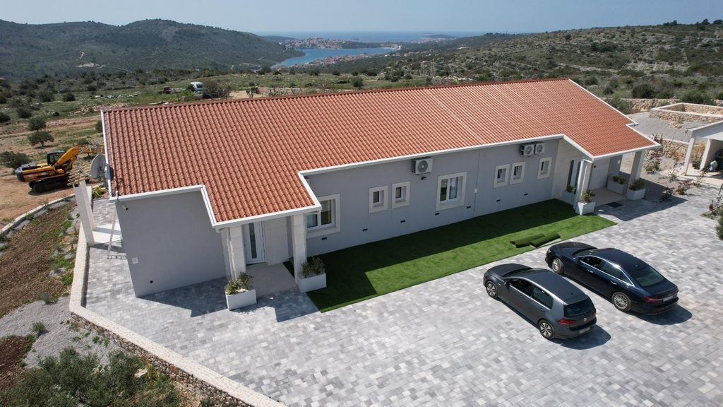 Престижная вилла 356 м2 в продажа Rogoznica, Sibenik-Knin