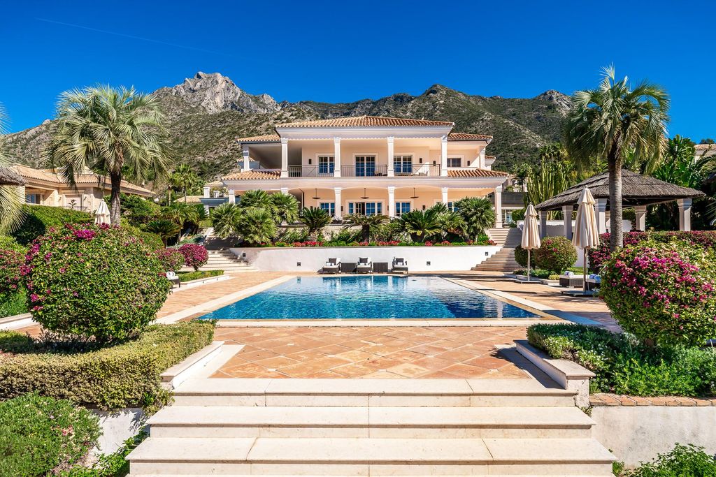 5 room luxury Villa for sale in Marbella, Spain 129351869