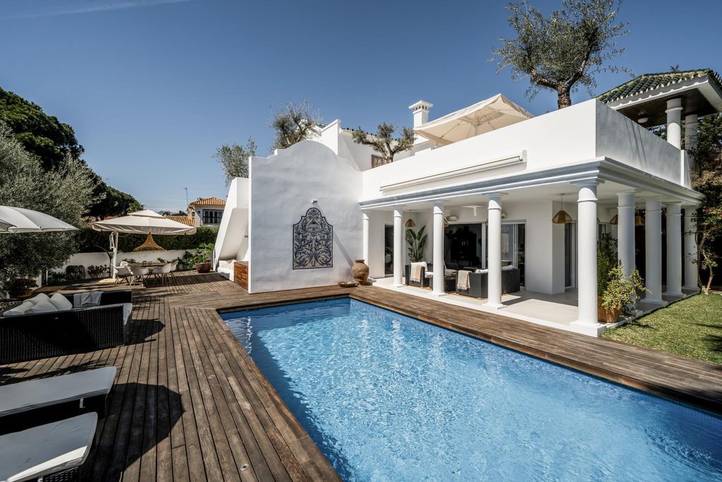 6 room luxury Villa for sale in Marbella, Spain 128744847
