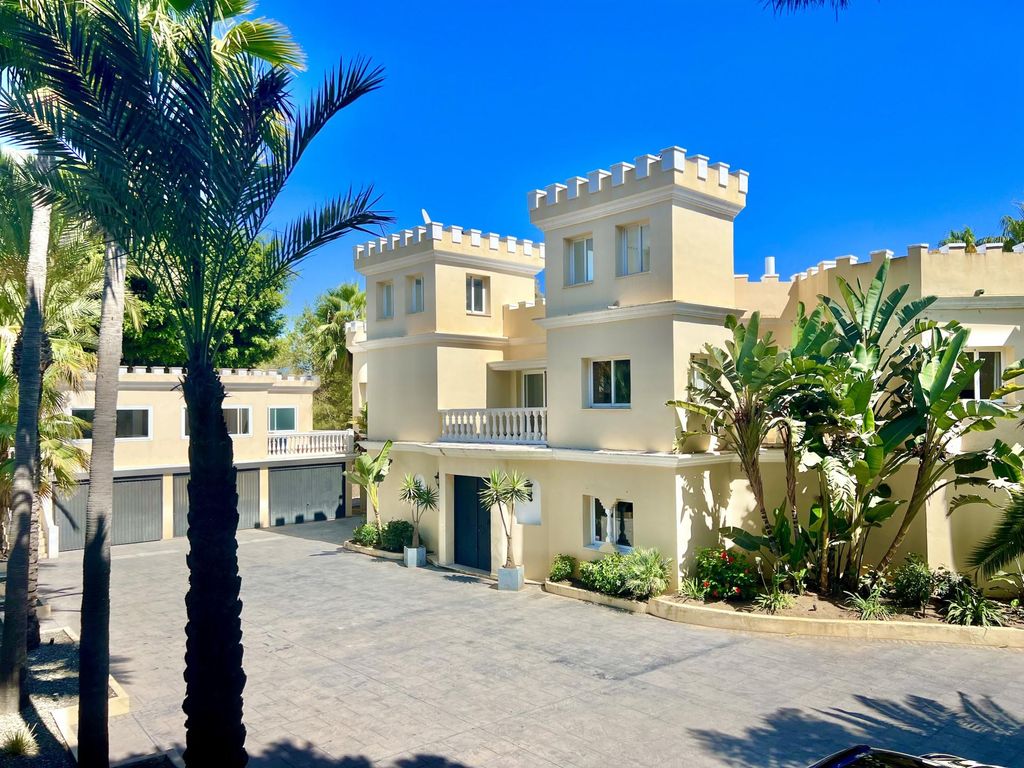 7 room luxury Villa for sale in The Golden Mile, Spain 128696655