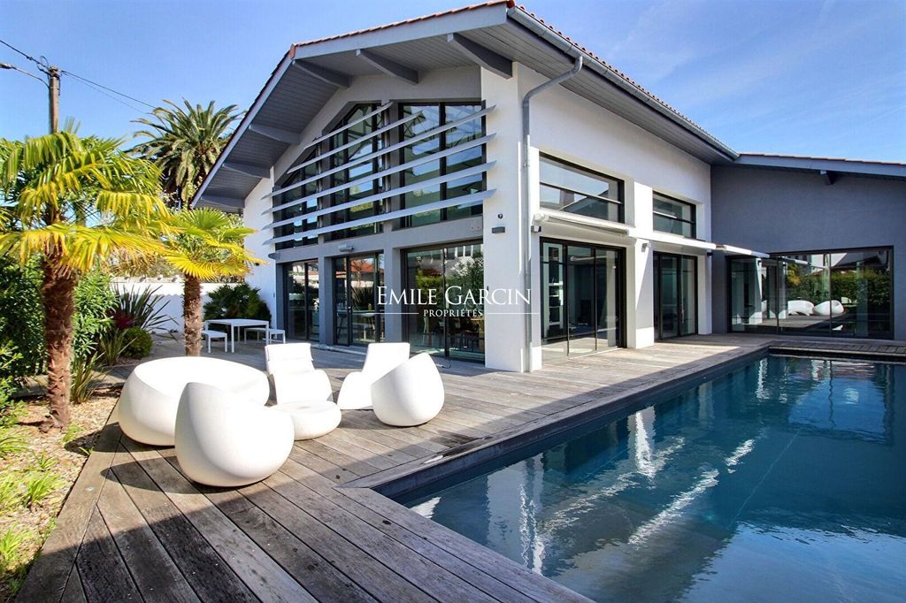 Maison de luxe de 6 pièces en vente à Biarritz, France 128712571