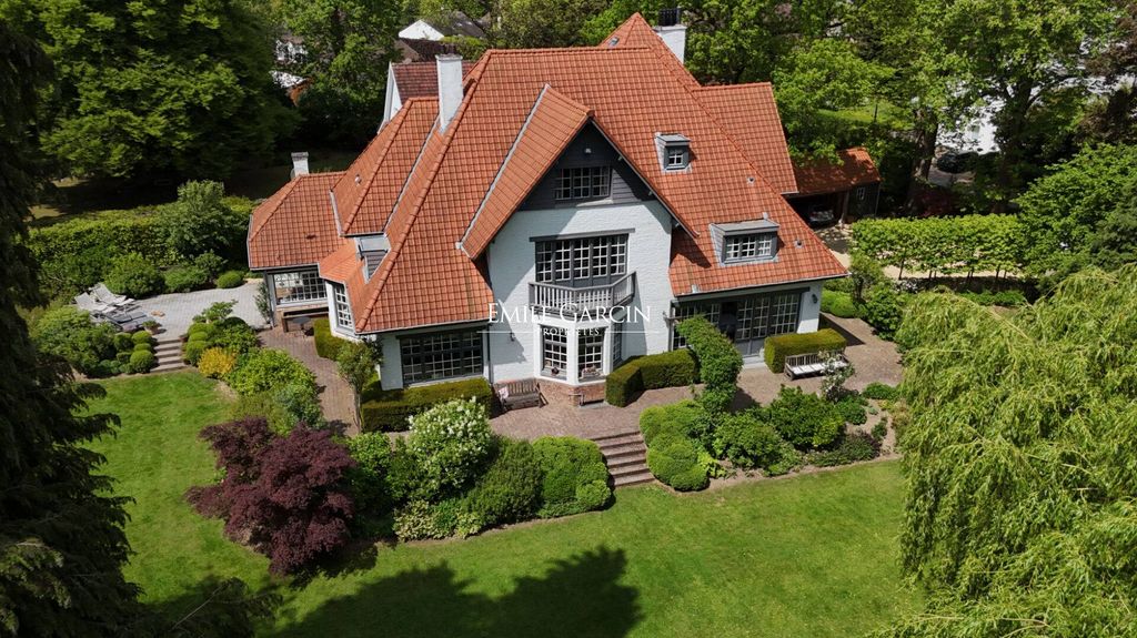 Элитный дом 600 м2 в продажа Sint-Genesius-Rode, Flanders