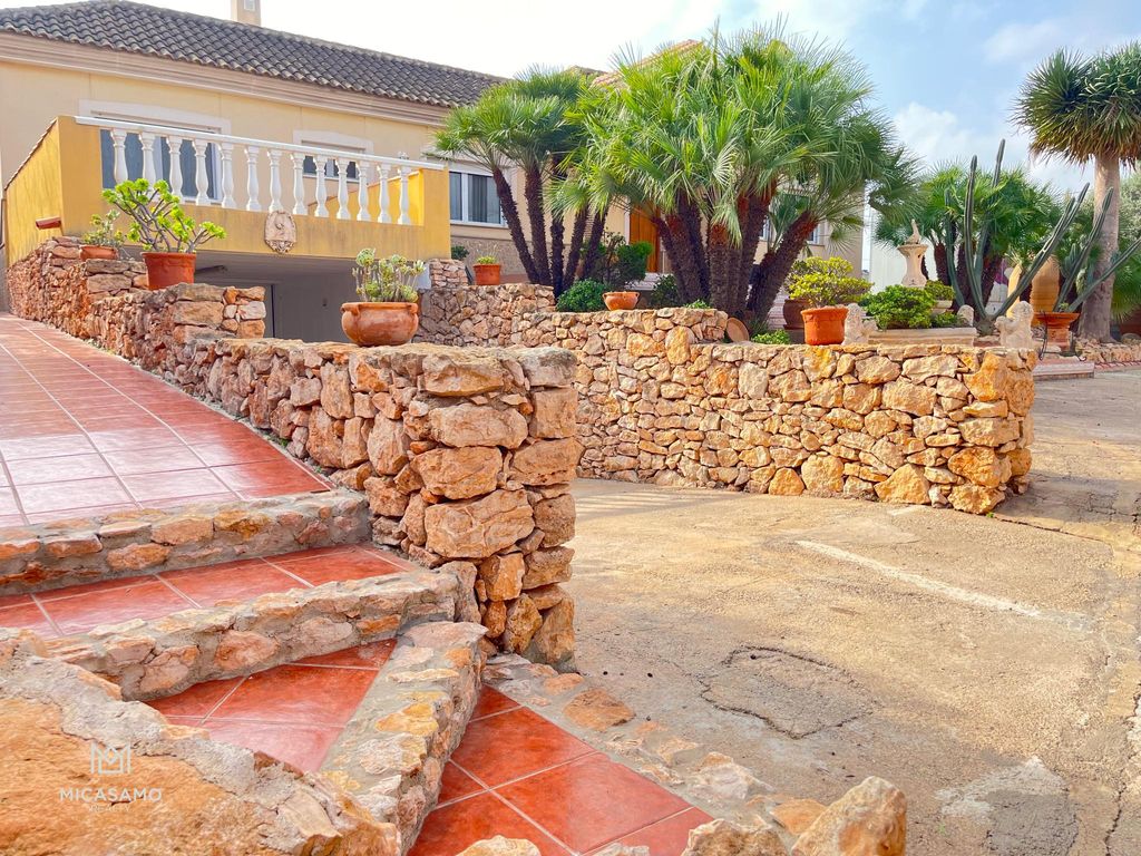 300-las-barracas-regi-n-de-murcia-128177789