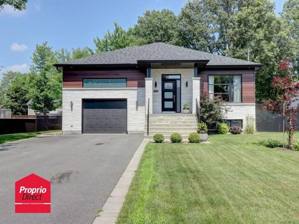 13 room exclusive country house for sale in Rue MichelBrouillet, Carignan, Montérégie, Quebec