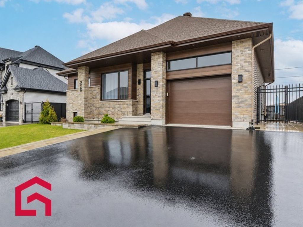 Элитный Загородный дом 8 Комнаты, в продажа Boul. des Pins, Sainte-Marthe-sur-le-Lac, Laurentides, Québec