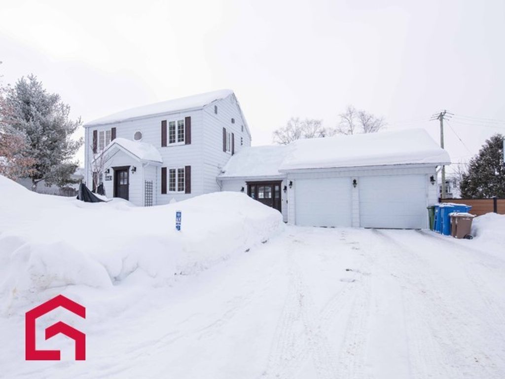 18 room exclusive country house for sale in Rue Cadillac, Val-d Or, Quebec
