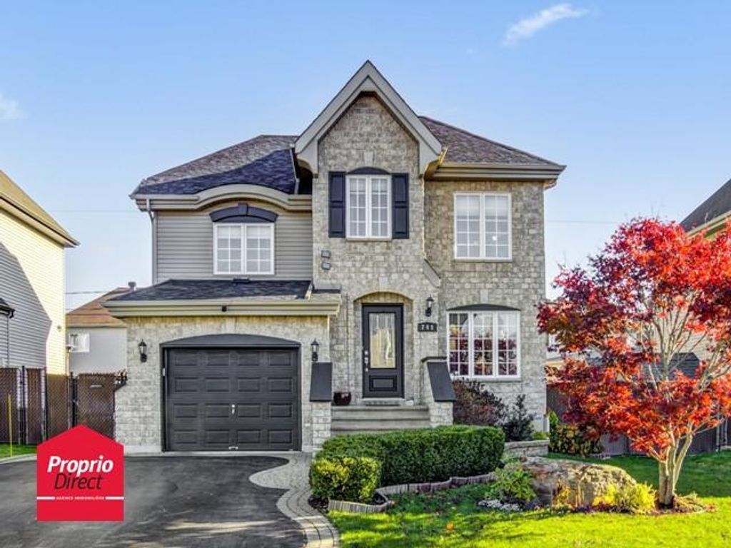 14 room exclusive country house for sale in Rue de la Colline, Pincourt