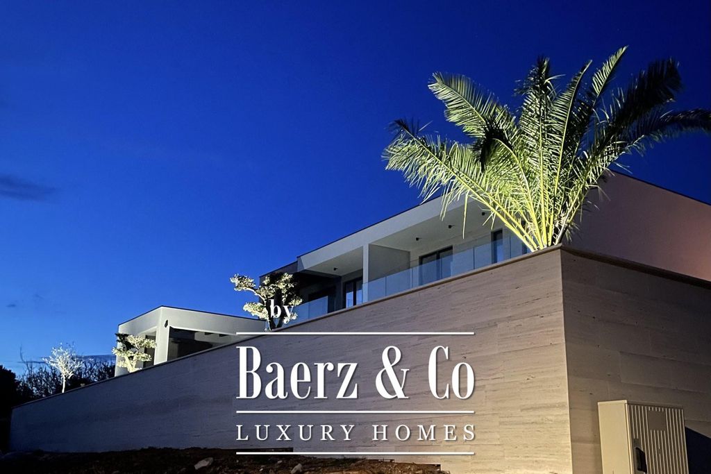 4 room luxury Townhouse for sale in Novalja, LikaSenj 129219561