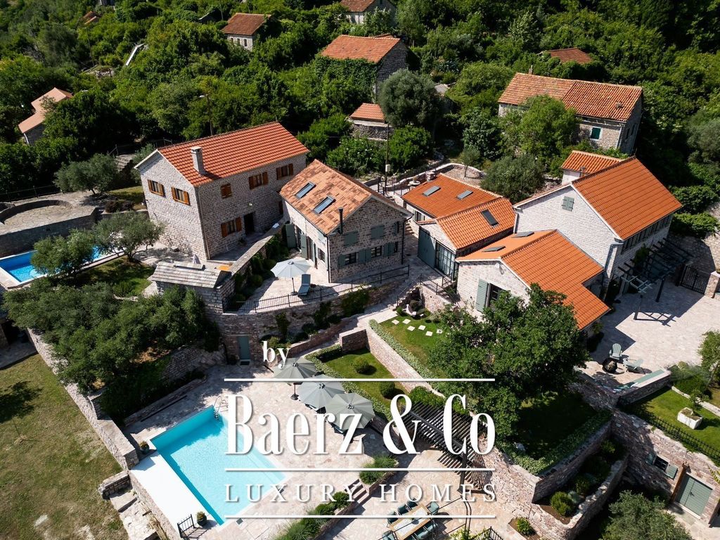 Вилла 293 м2 в продажа Тиват, Черногория