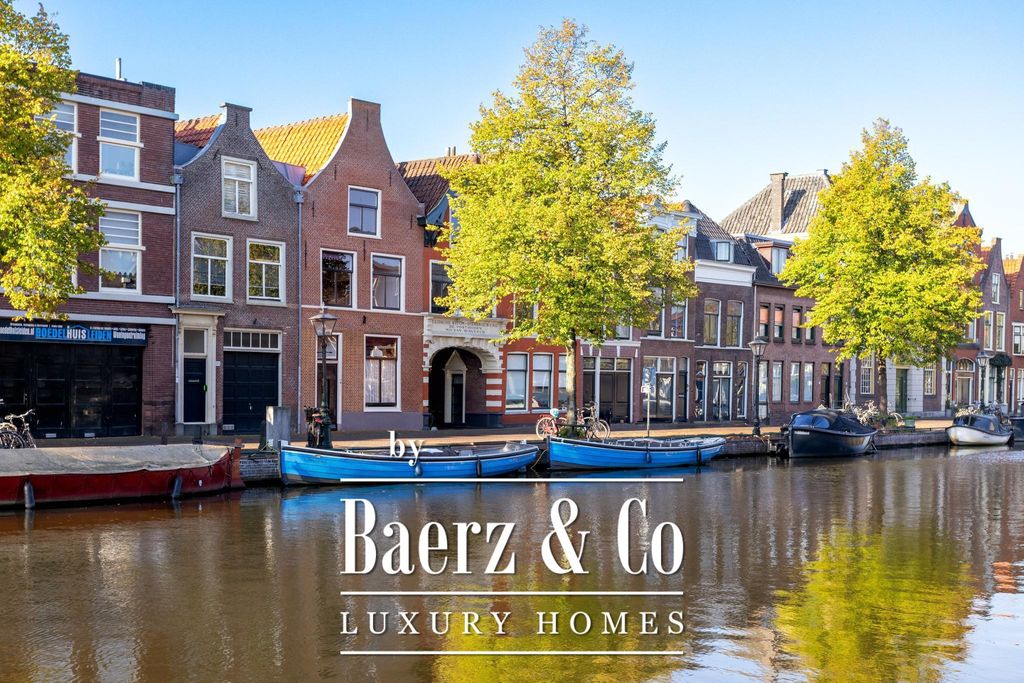 6 room luxury House for sale in Oude Vest, Leiden, Gemeente Leiden