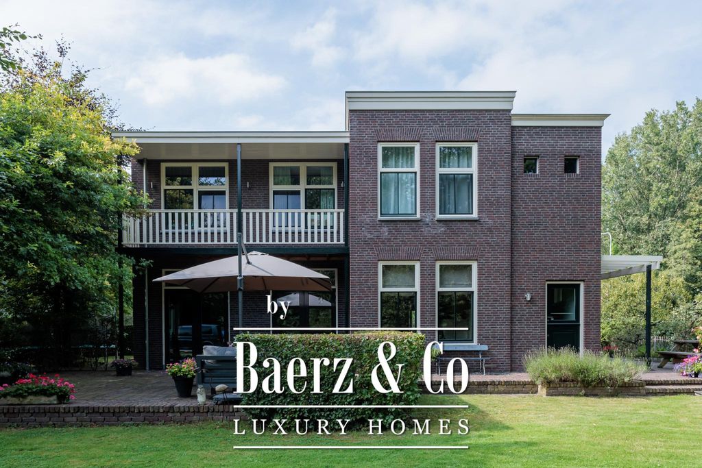 Luxury Villa for sale in Oranje Nassaulaan, Warmond, South Holland