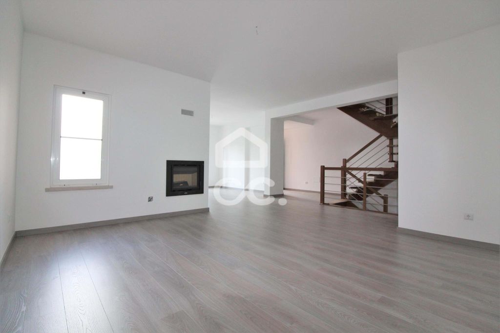 Luxury Semidetached House for sale in Seixal, Portugal 123759545