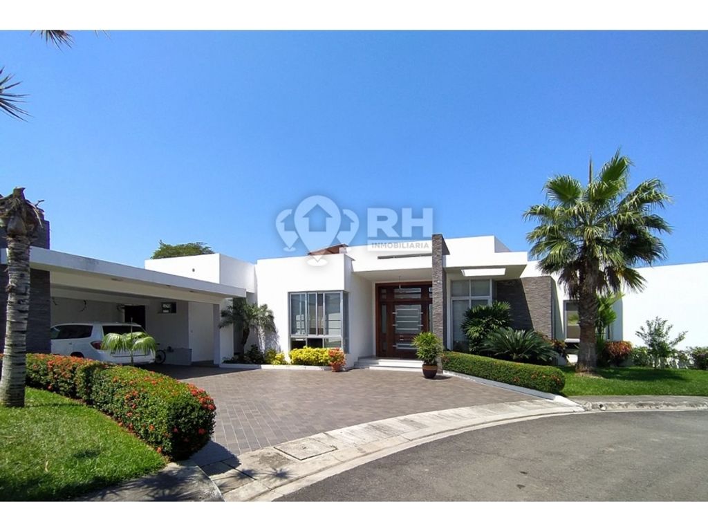 Luxury House for sale in Machala, Provincia de El Oro 93957685