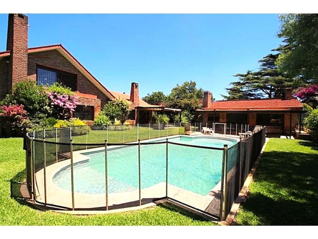 Элитный дом в продажа Carrasco, Монтевидео, Departamento de Montevideo