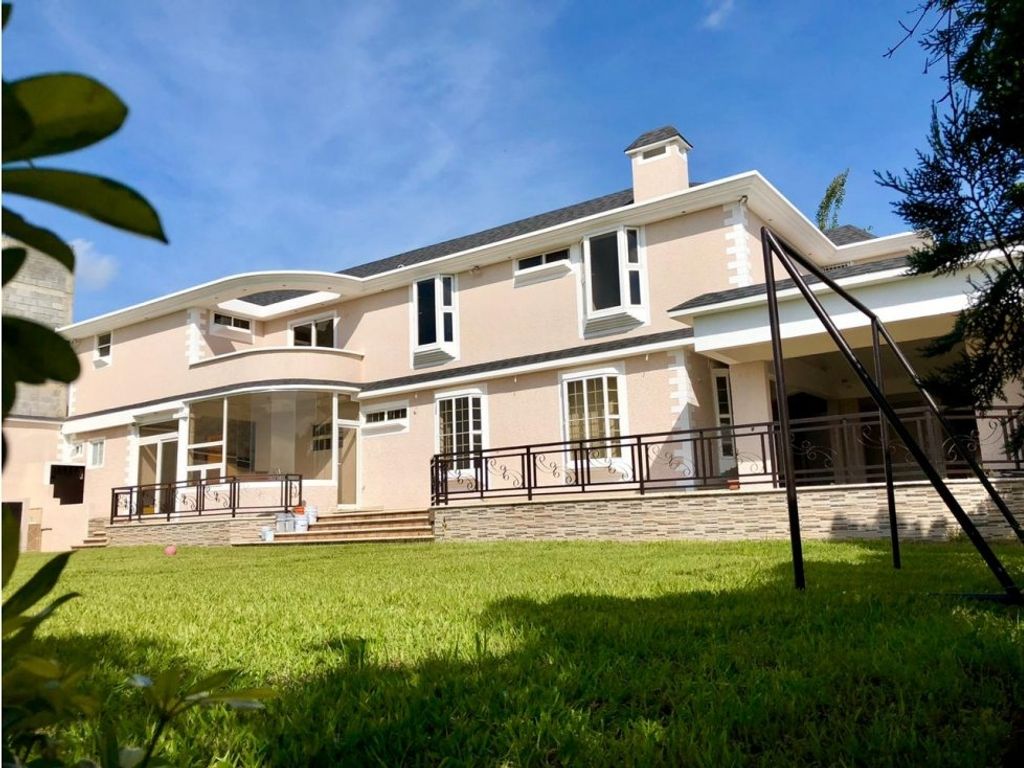 Luxury House for sale in Guatemala City, Departamento de Guatemala