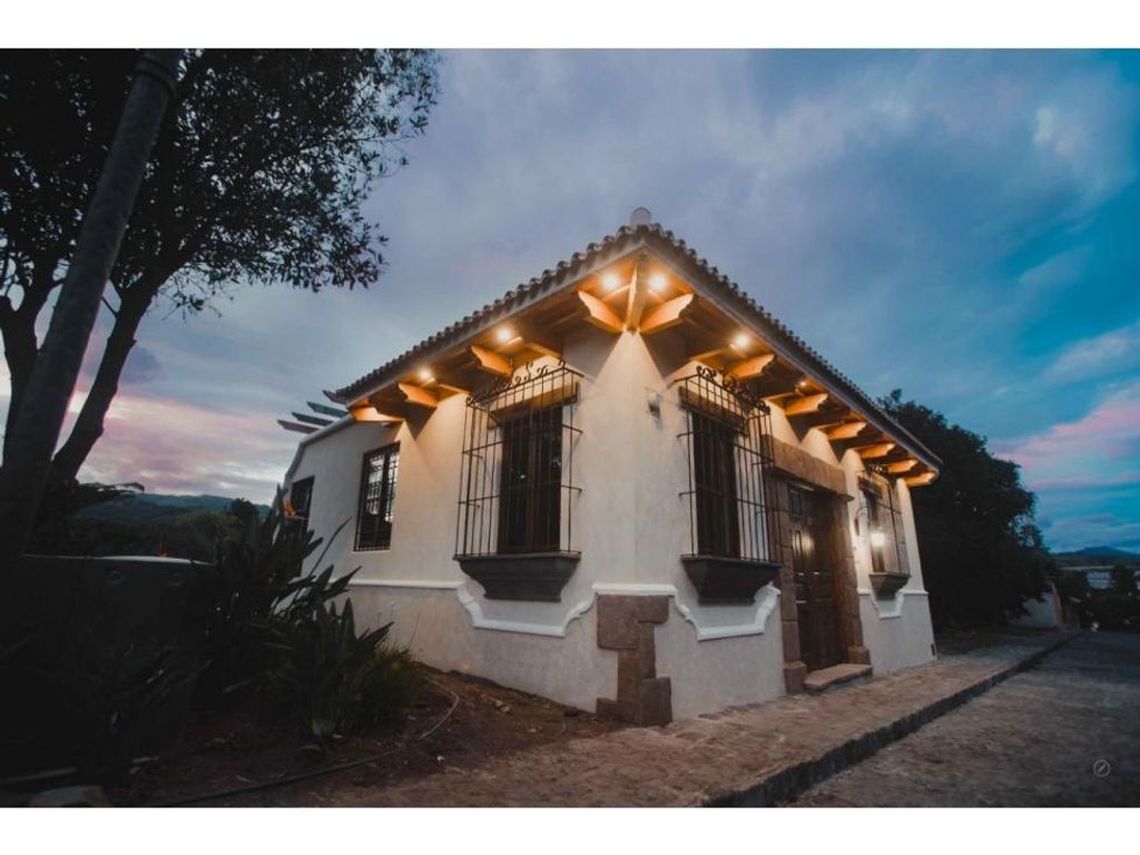 Luxury House for sale in Antigua Guatemala, Departamento de
