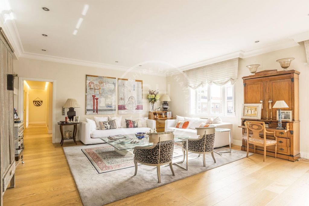 4 room luxury Flat for sale in Madrid, Spain 129022515