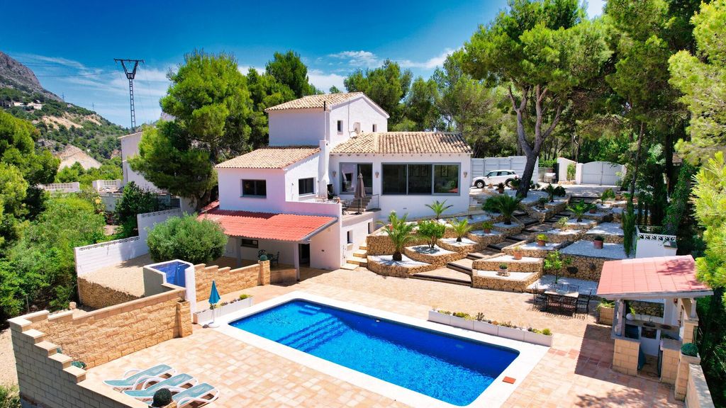 4 bedroom luxury Villa for sale in Altea, Spain 129085781