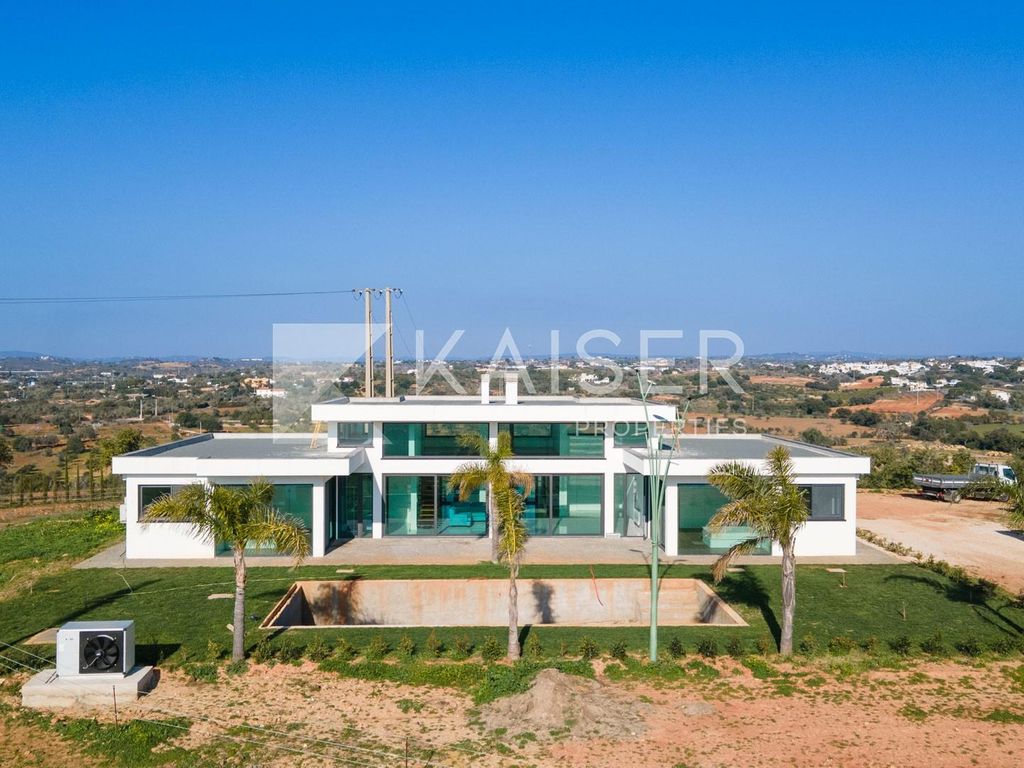 4 room luxury Villa for sale in Albufeira e Olhos de Água, Albufeira, Distrito de Faro