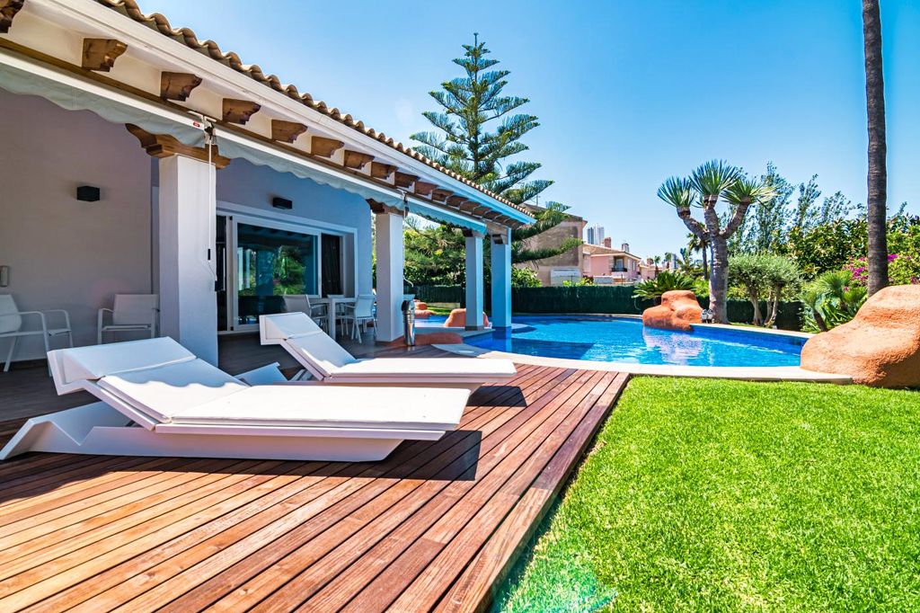 4 room luxury Villa for sale in Benidorm, Spain 128323416