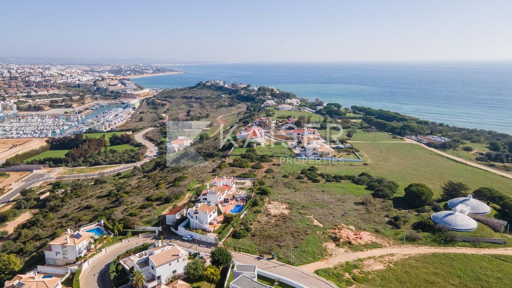 6 room luxury Villa for sale in Albufeira e Olhos de Água, Portugal 100650705