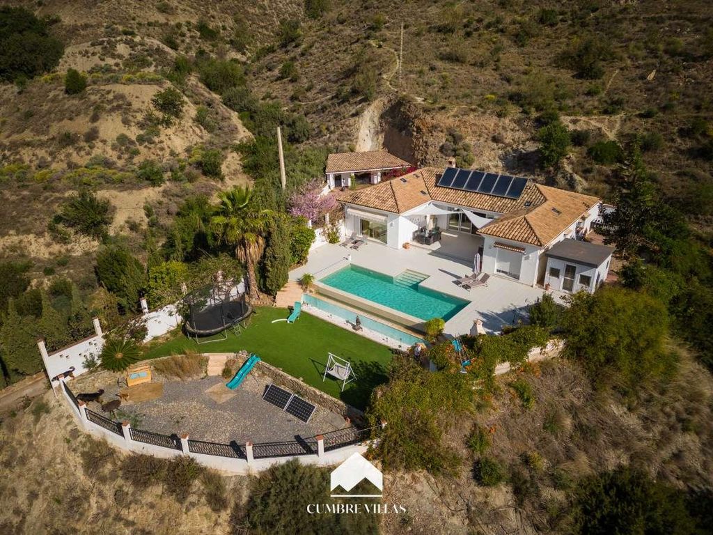 4 room exclusive country house for sale in Vélez de Benaudalla, Spain 128598239