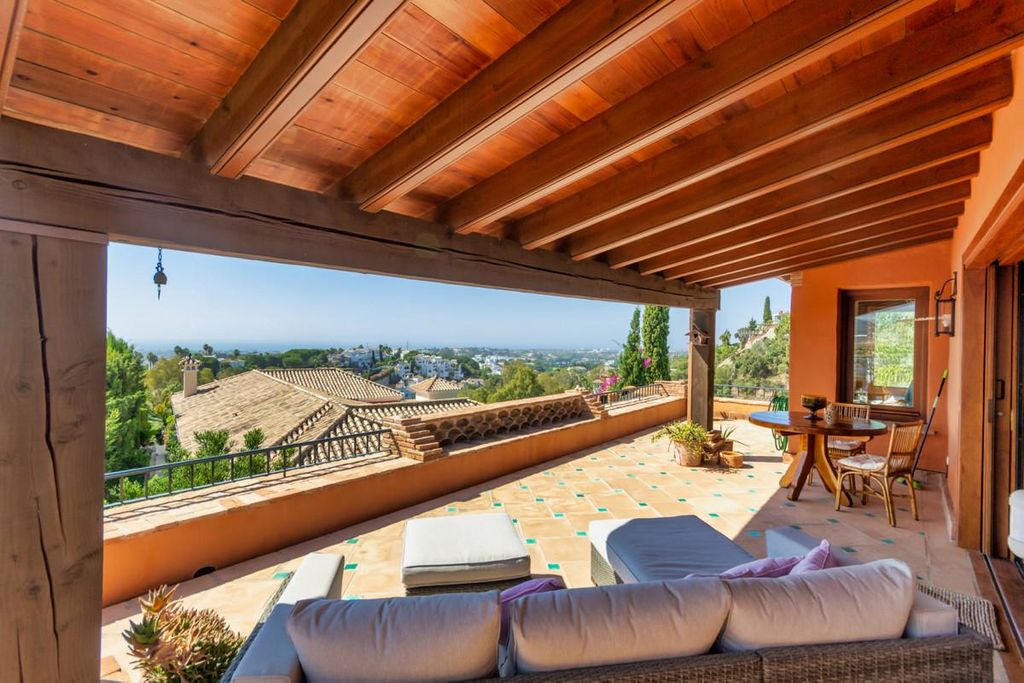 5 room luxury Villa for sale in La Quinta, Marbella, Andalusia