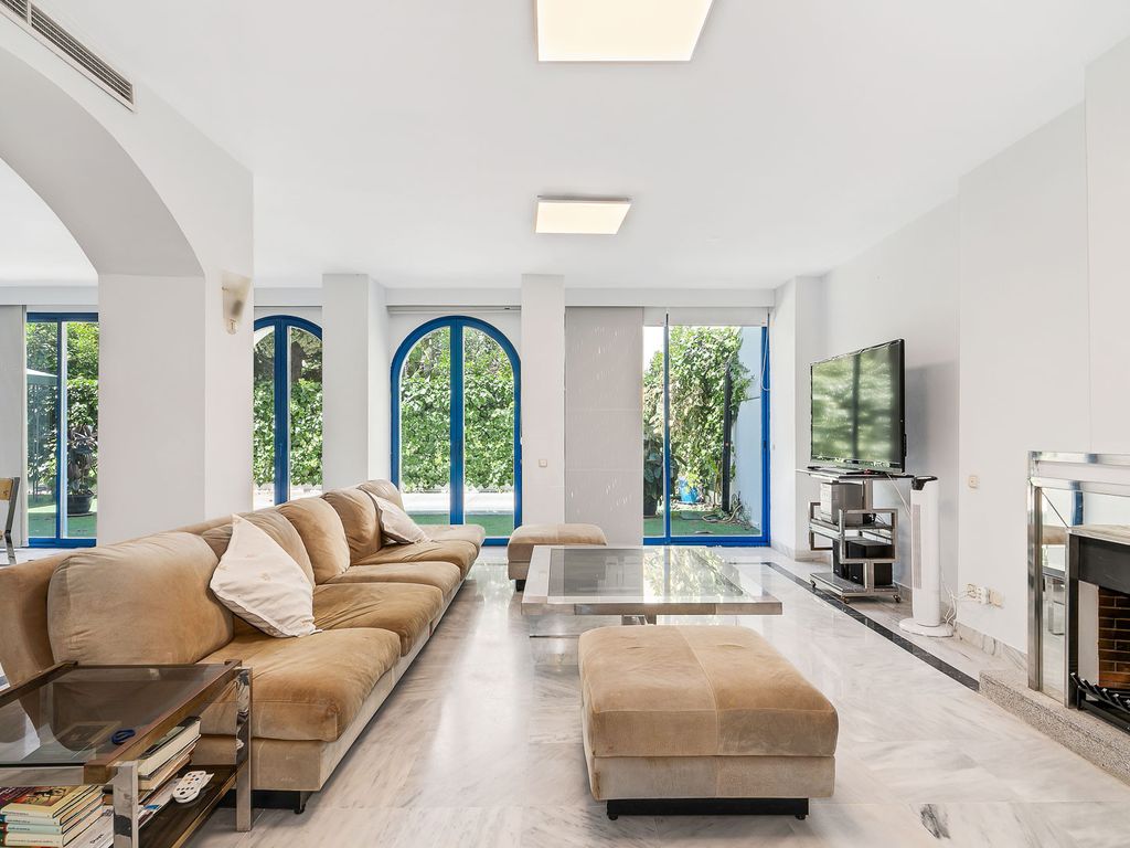 3 bedroom luxury Flat for sale in The Golden Mile, Spain 108363385