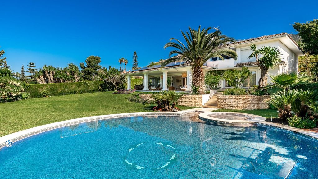 9 bedroom luxury Villa for sale in The Golden Mile, Spain 126470485